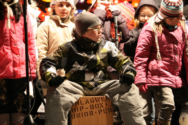 gal/2010/2010 Saitentwist Steeler Weihnachtsmarkt 1.12.mit 2. Klassen Steeler Rott/2010 Saitentwist Steeler Weihnachtsmarkt 1.12. mit 2.Klassen Steeler Rott (48).jpg